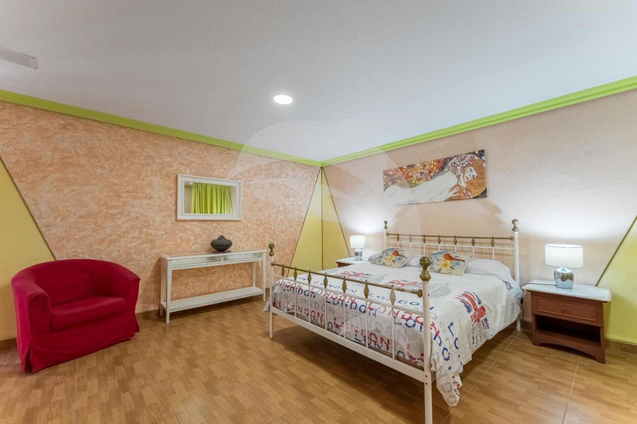 אל מדאנו Apartamentos Los Delfines מראה חיצוני תמונה
